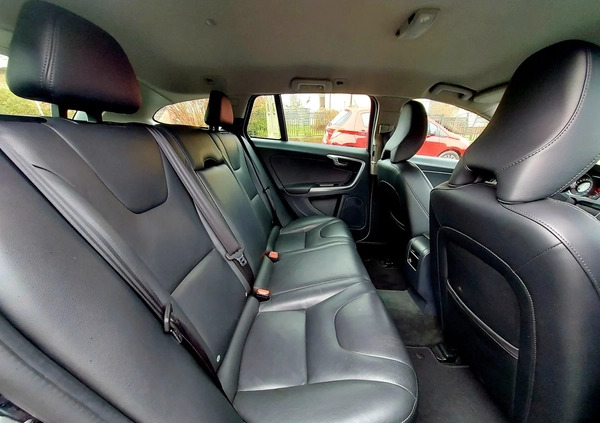 Volvo V60 cena 48300 przebieg: 177000, rok produkcji 2015 z Prudnik małe 121